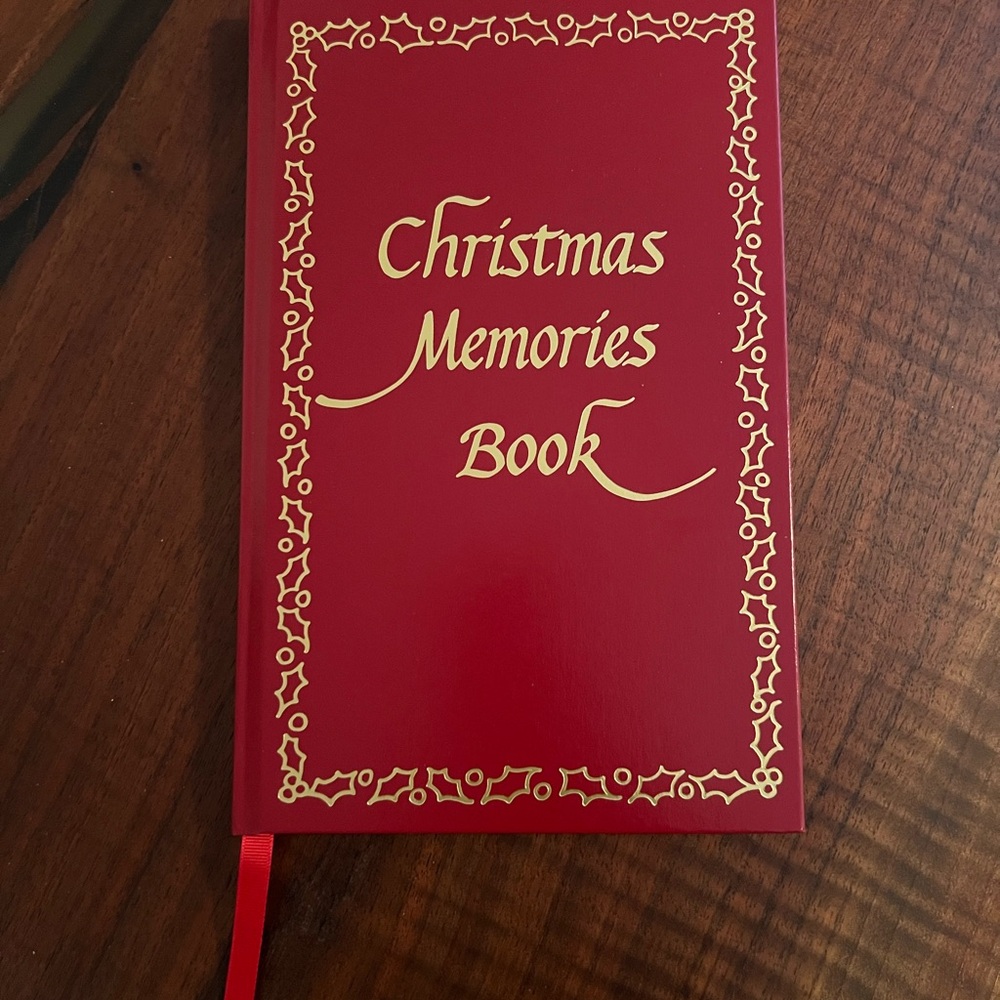 New Christmas Memories Book - Red and Gold